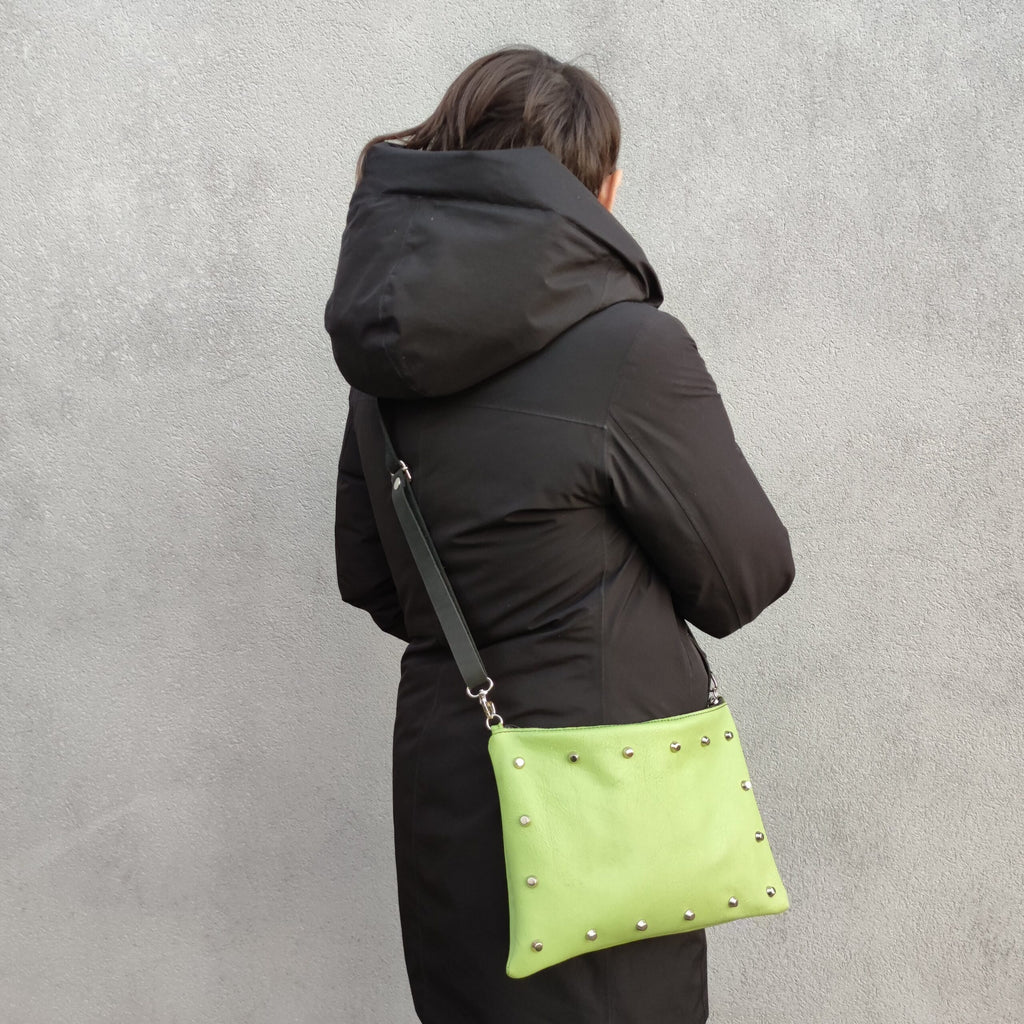 Tracollina lime con borchie