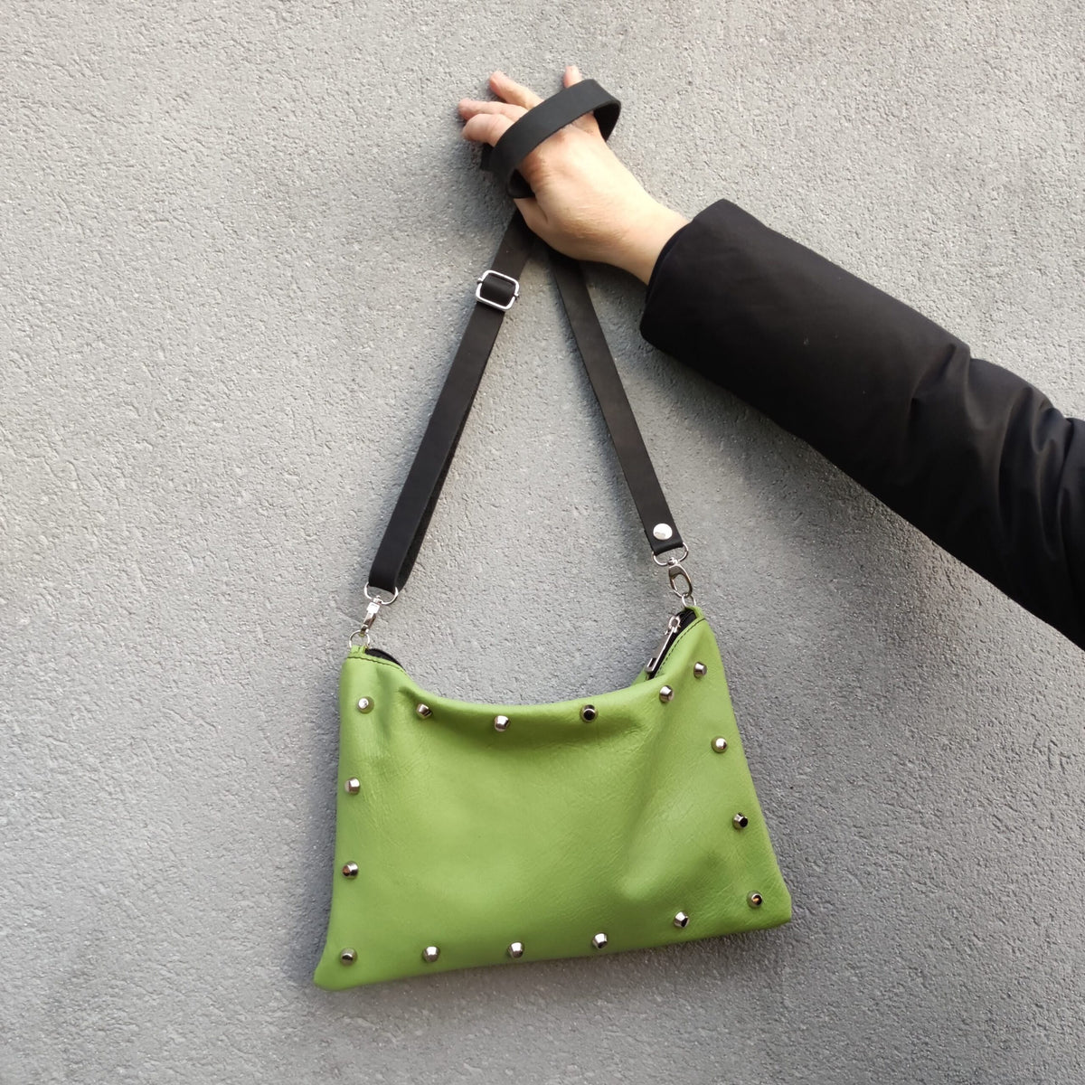 Tracollina lime con borchie