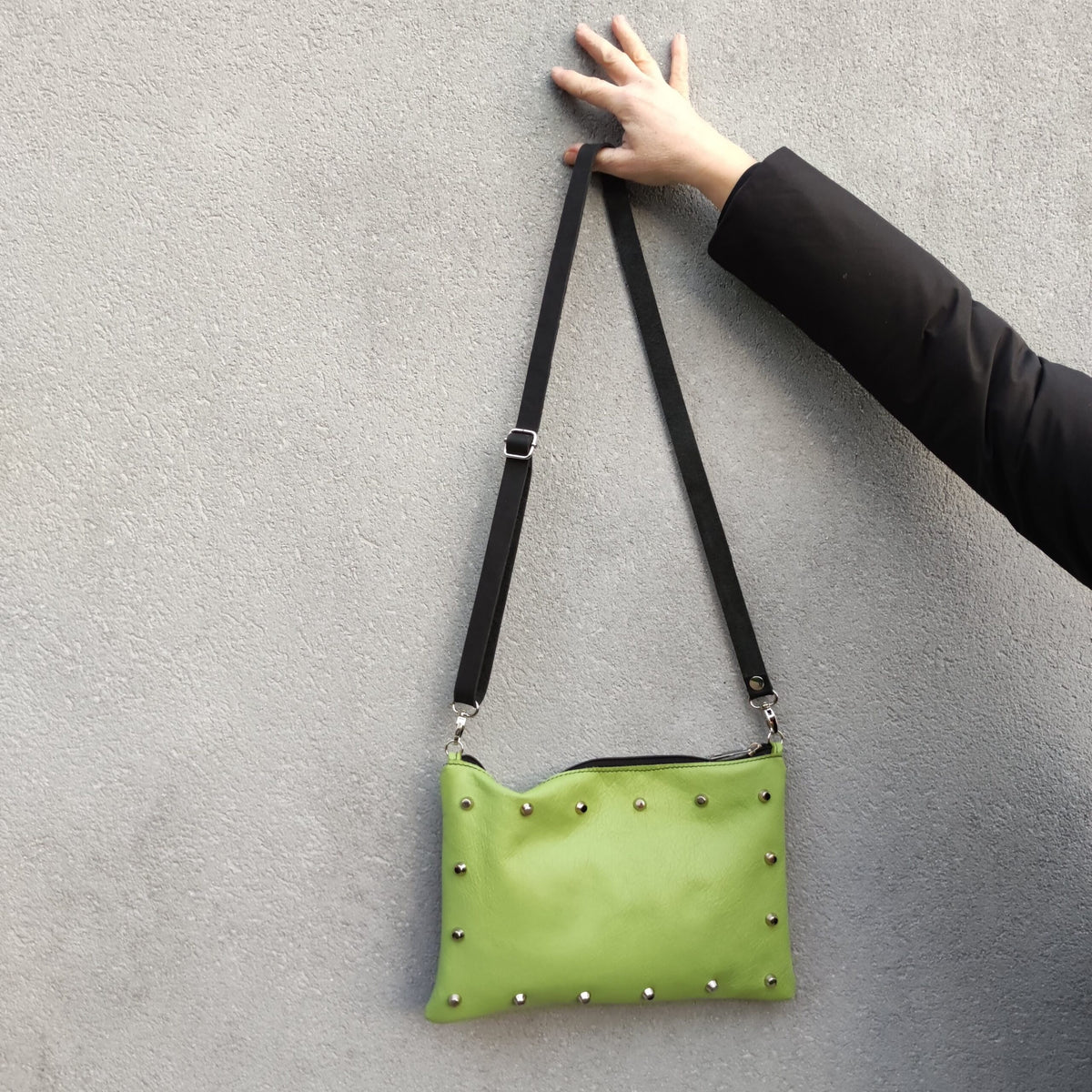 Tracollina lime con borchie