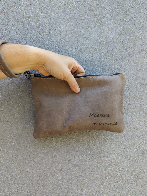 Pochette "maestra in vacanza"