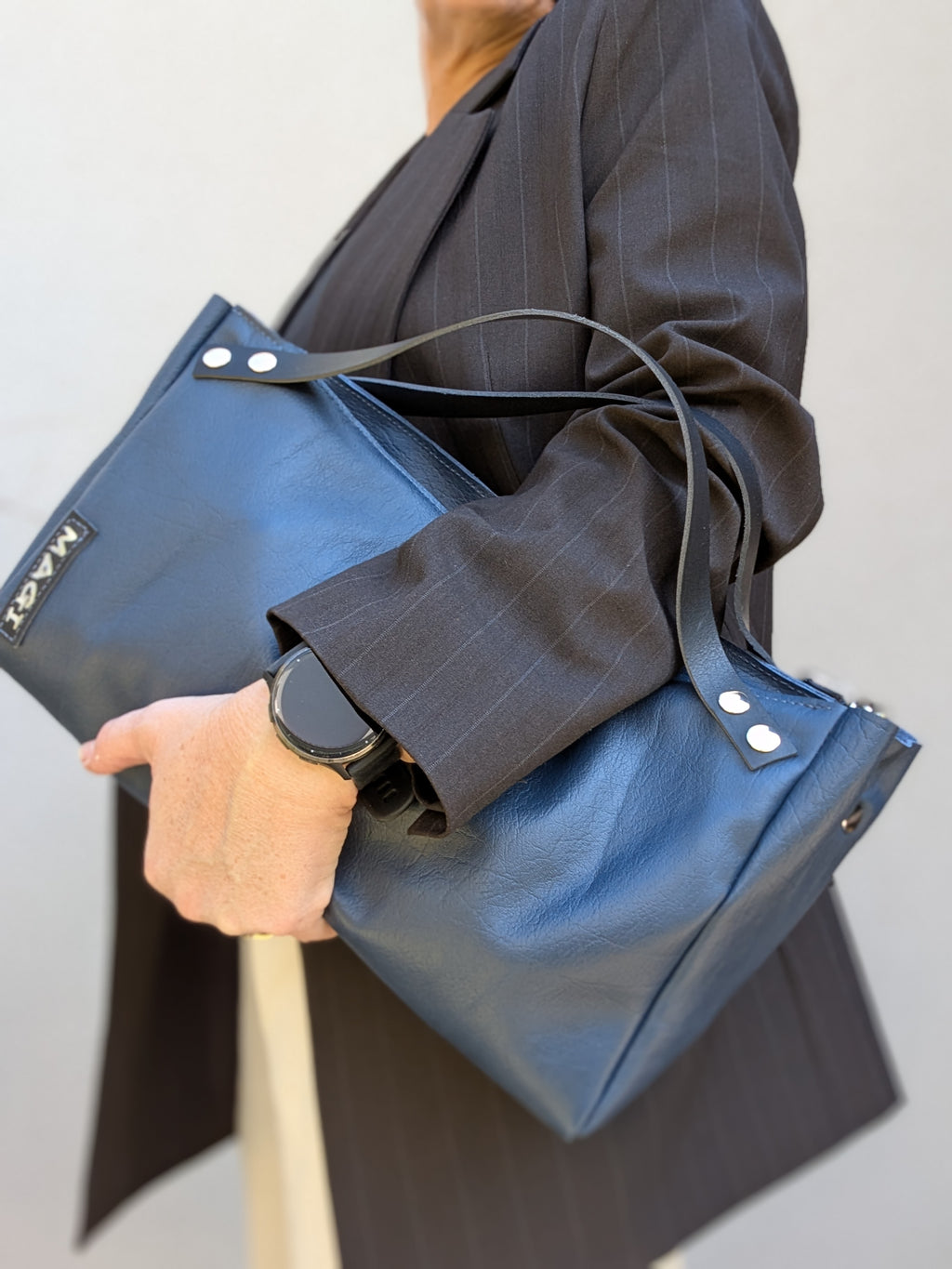 Low tote bag