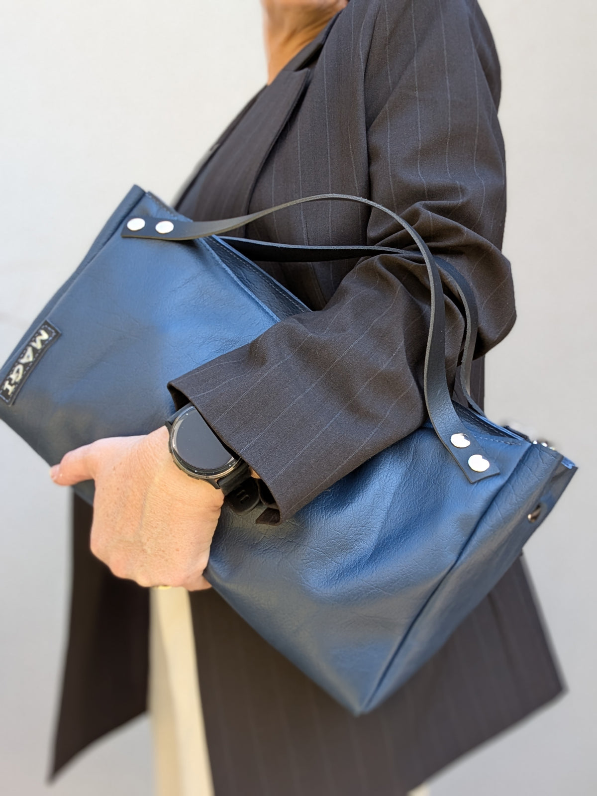 Low tote bag